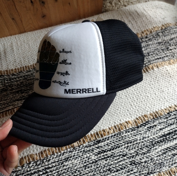 💖 NWT Merrell OFA FIST GRAPHIC HAT - Picture 2 of 6